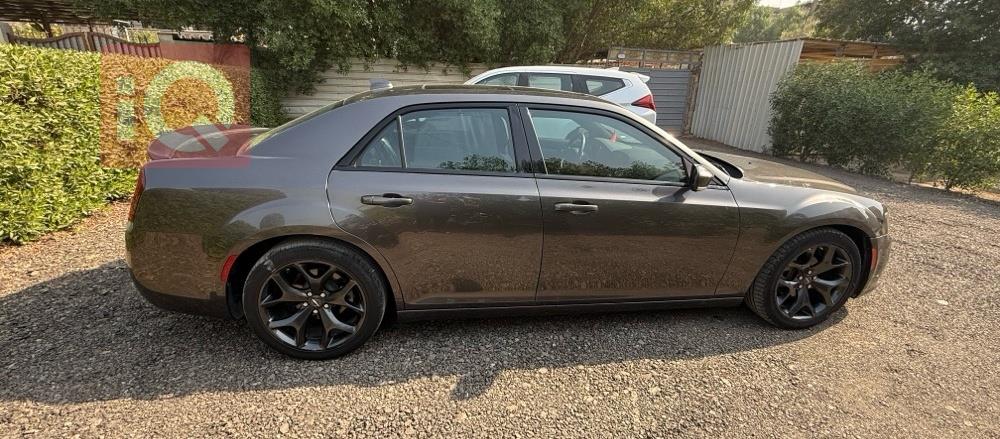 کرایسلەر 300